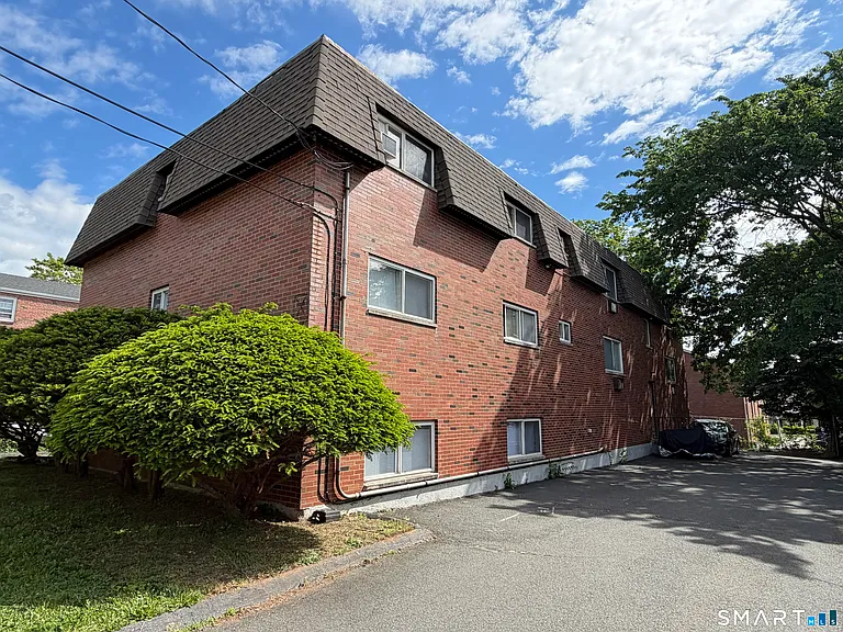 385 High St — Photo 1