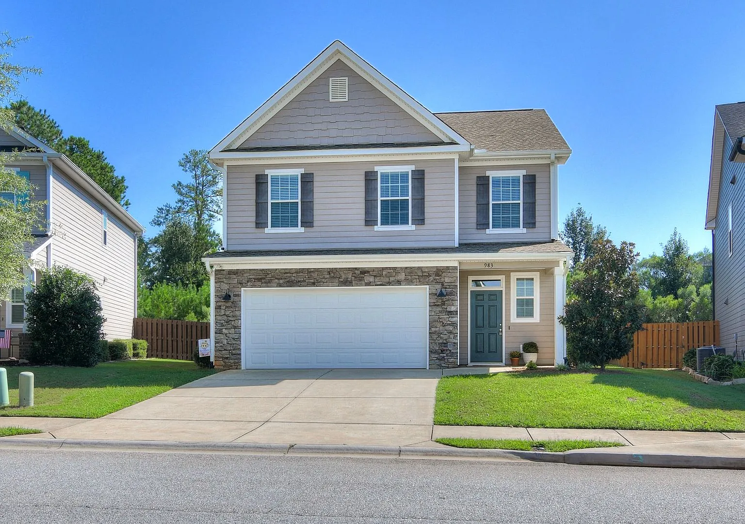 Beautiful 4 Bedroom in Crawford Creek — Photo 1