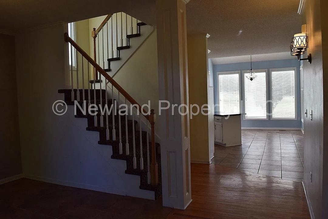 14306 S Summit Ct — Photo 3