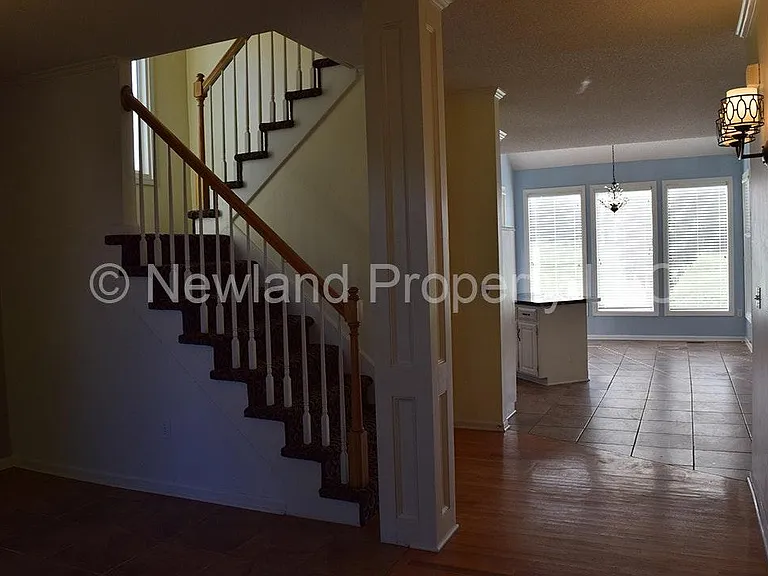 14306 S Summit Ct — Photo 3