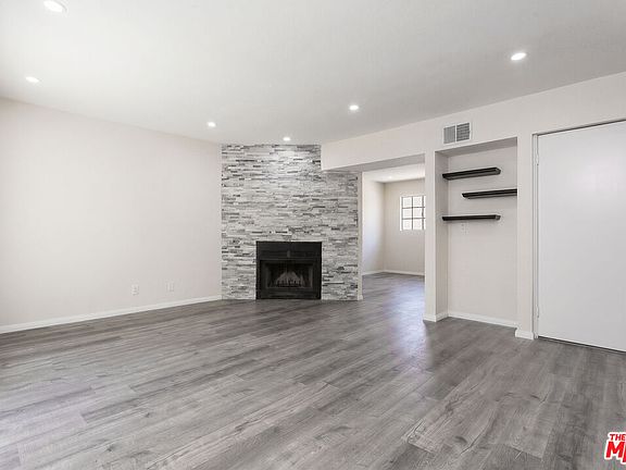 2nd image of 14018 Vanowen St Unit 7