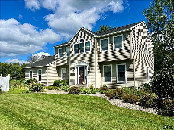 2nd image of 958 Limerick Ln