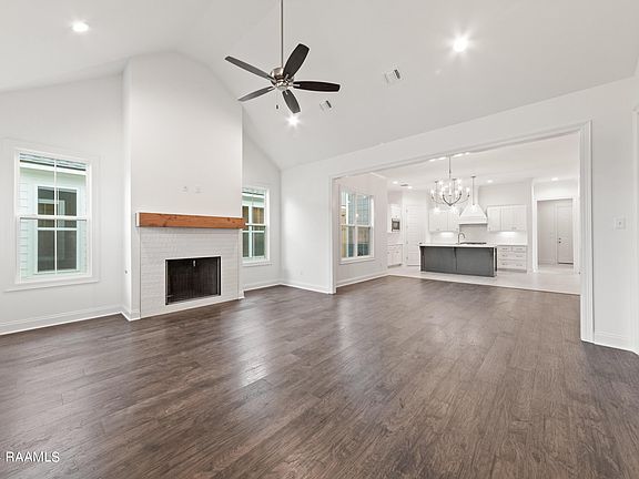 5th image of 204 Newtown Dr