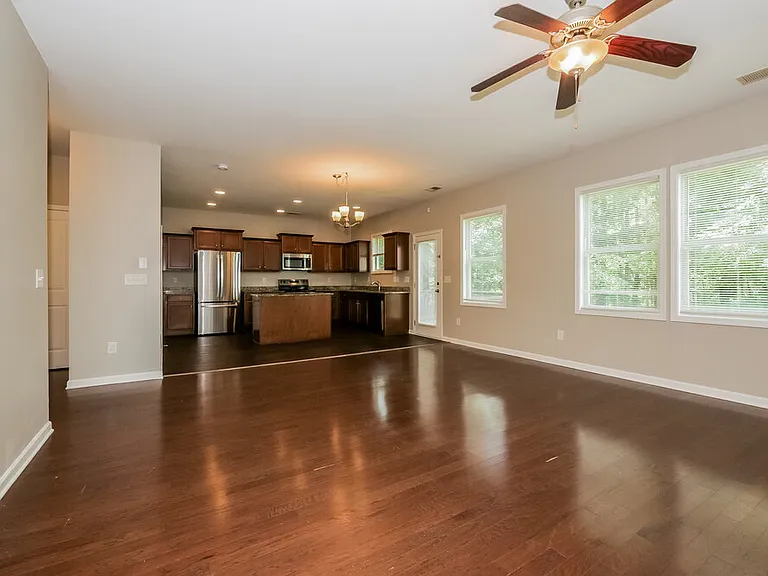 102 Worthing Ln — Photo 7