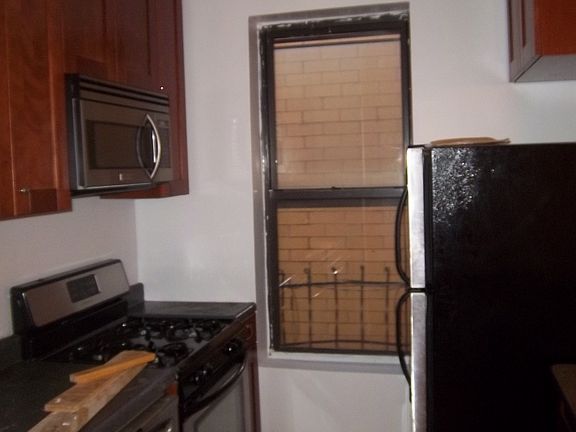 2nd image of 100 Hart St APT 1A