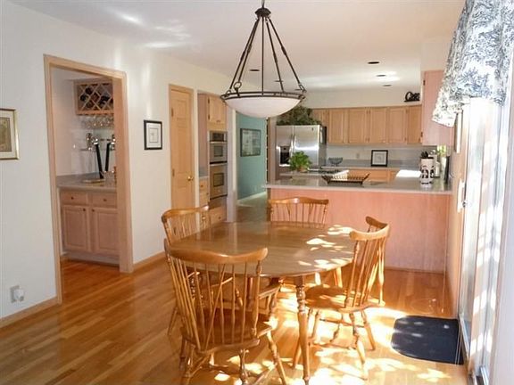 3rd image of 8977 Symmes Trace Ct