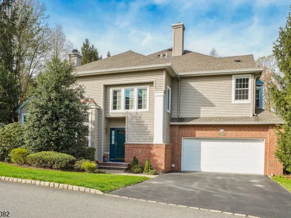 2 Meeker Ct, Roseland Boro, NJ 07068