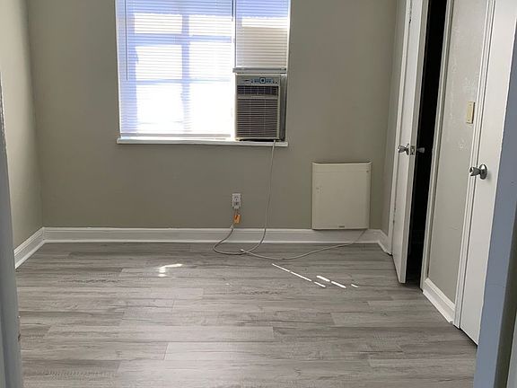 2nd image of 1427 Lewis St APT 4