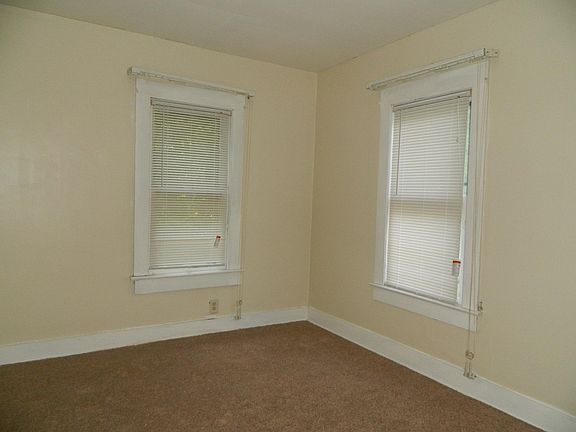 5th image of 684 Roscoe Ave