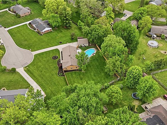 4th image of 1832 Burgundy Ln