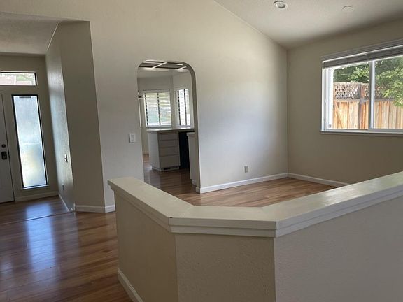 4th image of 3550 Slopeview Dr