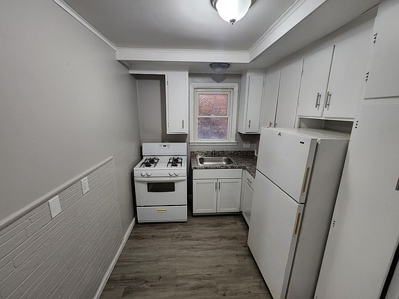 2nd image of 5005 Lyell Ave #1