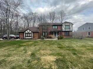 2645 Hounds Chase Dr, Troy, MI
