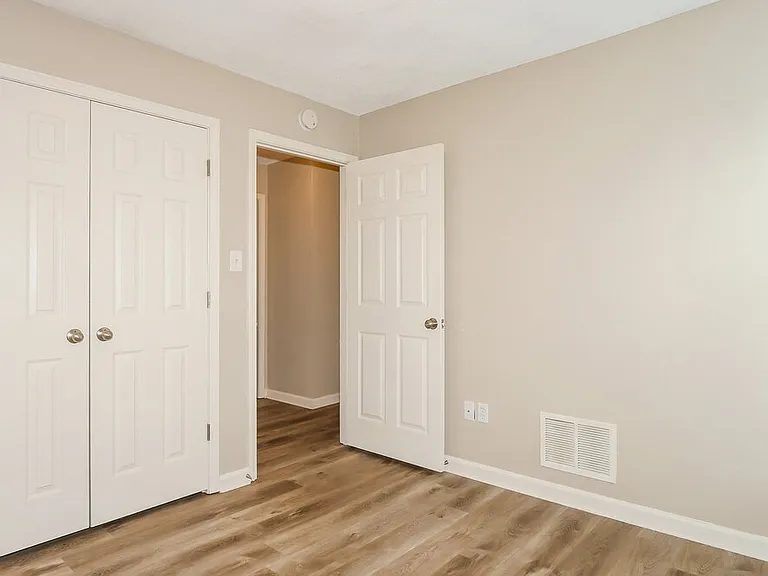 600 Ashley Glen Cir W — Photo 12