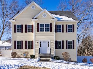 7 Woodbury Rd, Billerica, MA 01821