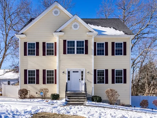 7 Woodbury Rd, Billerica, MA 01821