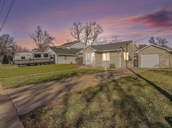 1554 Jackson St, Blair, NE 68008