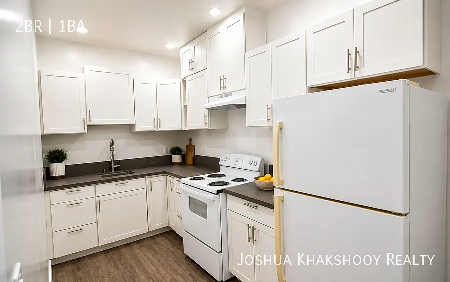 1112 Elden Ave #4