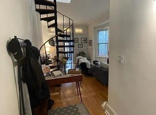 317 S 17th St APT 2R, Philadelphia, PA 19103