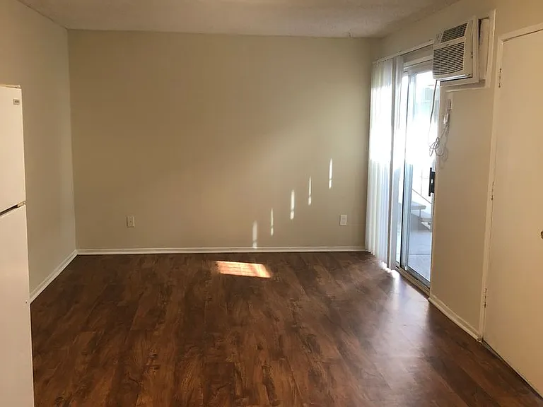 Park Granada Apartments — Photo 9