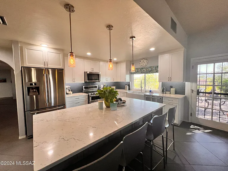 7600 N Sonoma Way — Photo 2