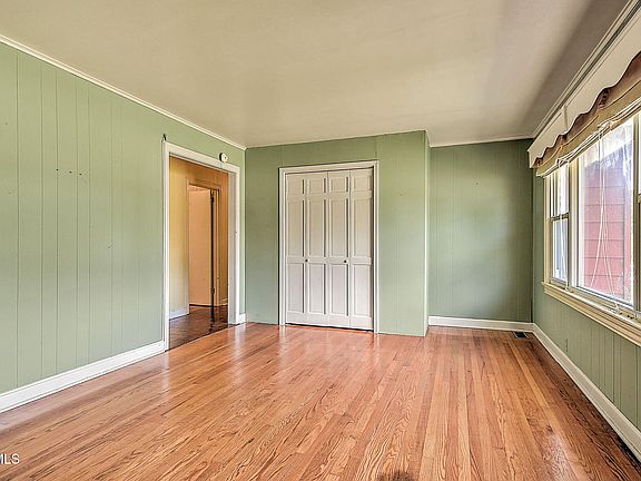 2nd image of 113 Starlite Dr