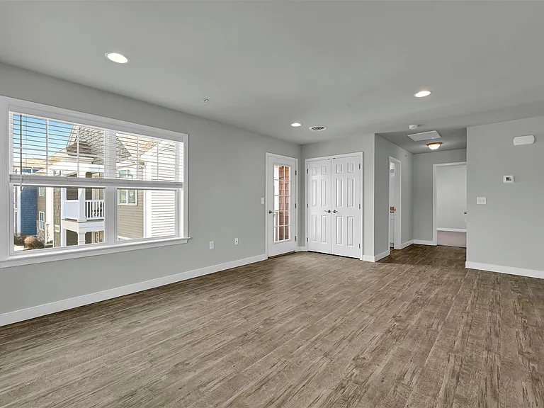 15 Pacific Blvd #K — Photo 7
