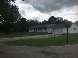 1011 E Market St, Christopher, IL 62822