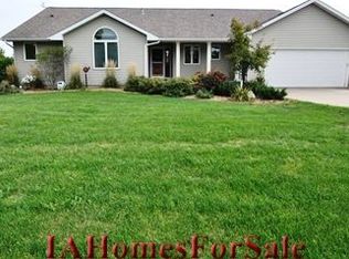 725 Leslie Ct, Robins, IA 52328