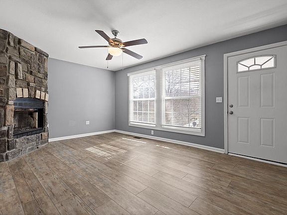 3rd image of 621 Courtney Ln