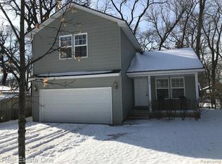 1520 Playstead St, West Bloomfield, MI 48324