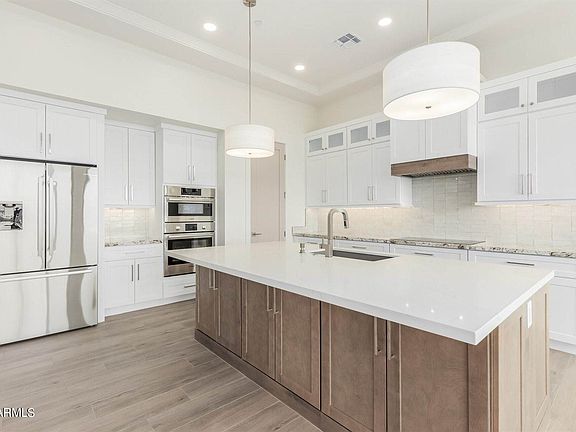 3rd image of 15211 N Catalpa Pl