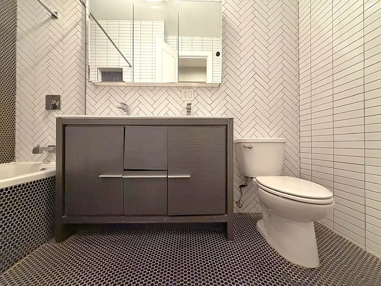 285 Bleecker St #1R — Photo 19