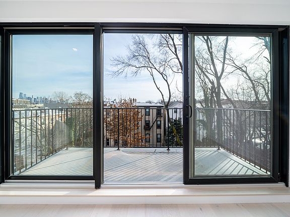 2nd image of 302 Whiton St Floor 2