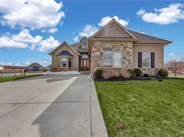 5473 E Firefly Ct, Clarence, NY 14031