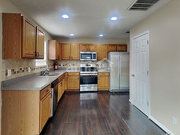 3rd image of 450 Crested View Dr