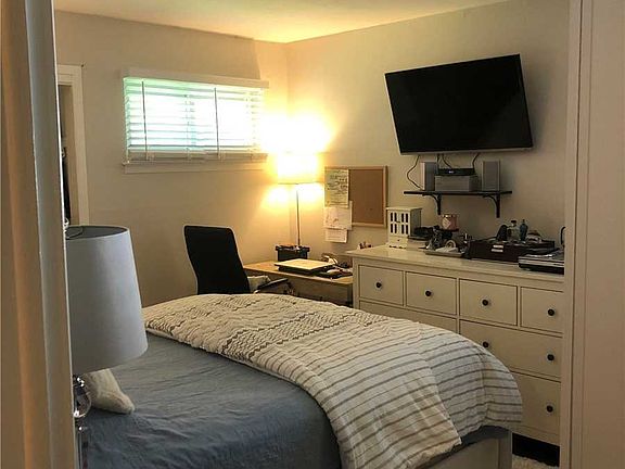 4th image of 6 Emily Ct
