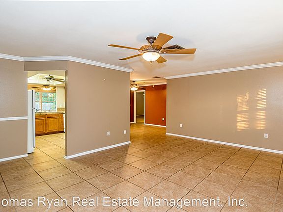 4th image of 410 Chestnut Ave NW
