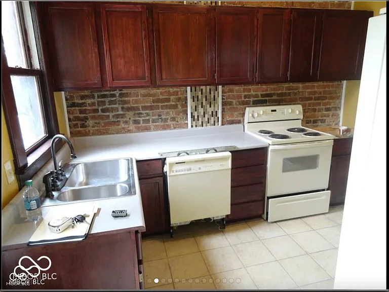 1841 N Talbott St — Photo 20