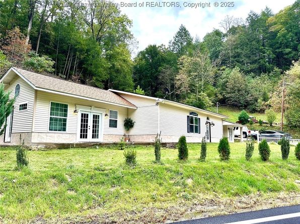 14831 Clay Hwy, Lizemores, WV 25125