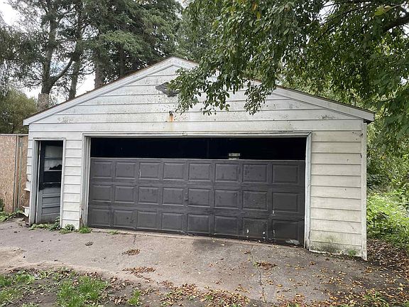 2nd image of 908 Cedar St