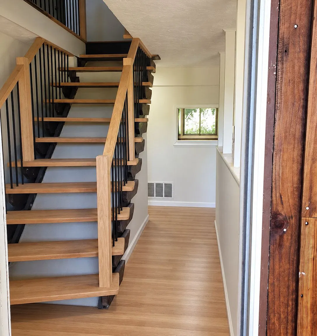 5 bed, 2256 sqft, $4,900 — Photo 2