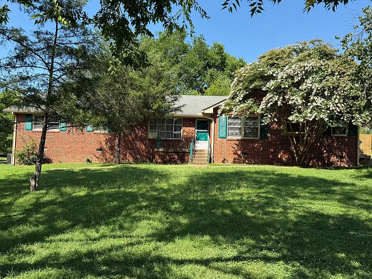904 Bresslyn Rd — Photo 2