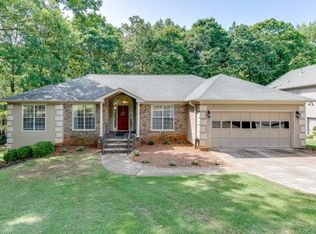 6640 Lake Run Dr, Flowery Branch, GA 30542