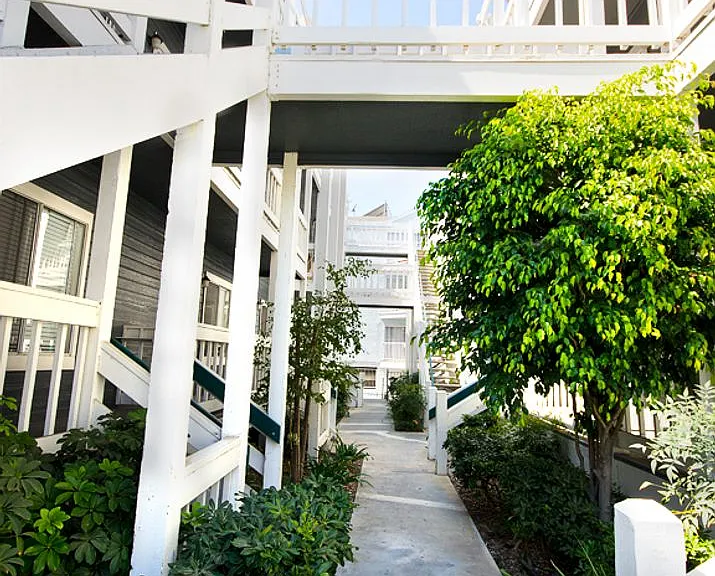 The Grand Terrace Apartments — Photo 24