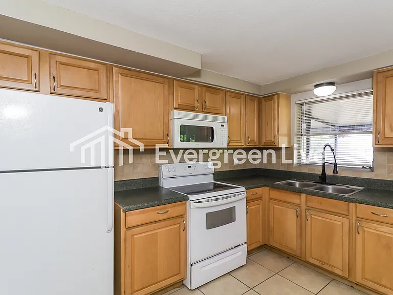 4920 Phoenix Ave — Photo 6