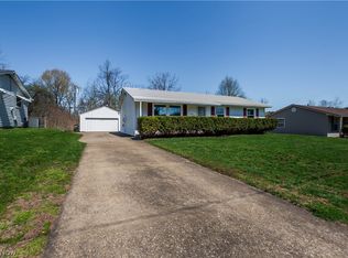 1993 Kelsey Dr, Cuyahoga Falls, OH