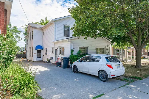567 Woolwich St #1 Photo 1