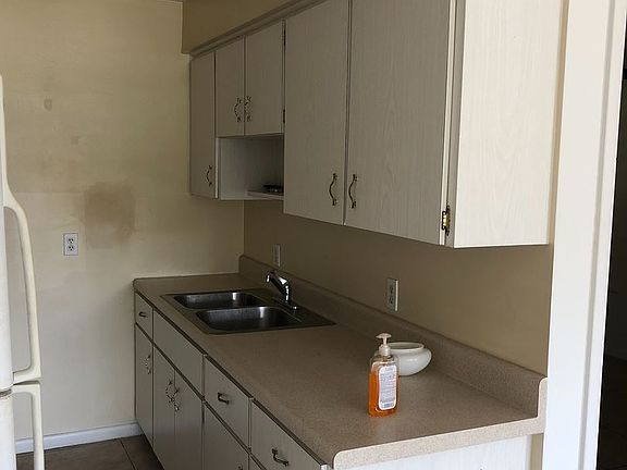 4th image of 1360 Carlton Ct APT B