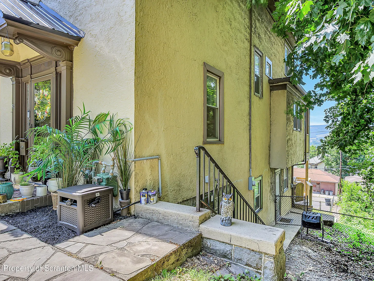 6 bed, 4.5 bath, 3995 sqft, $2,600 — Photo 3